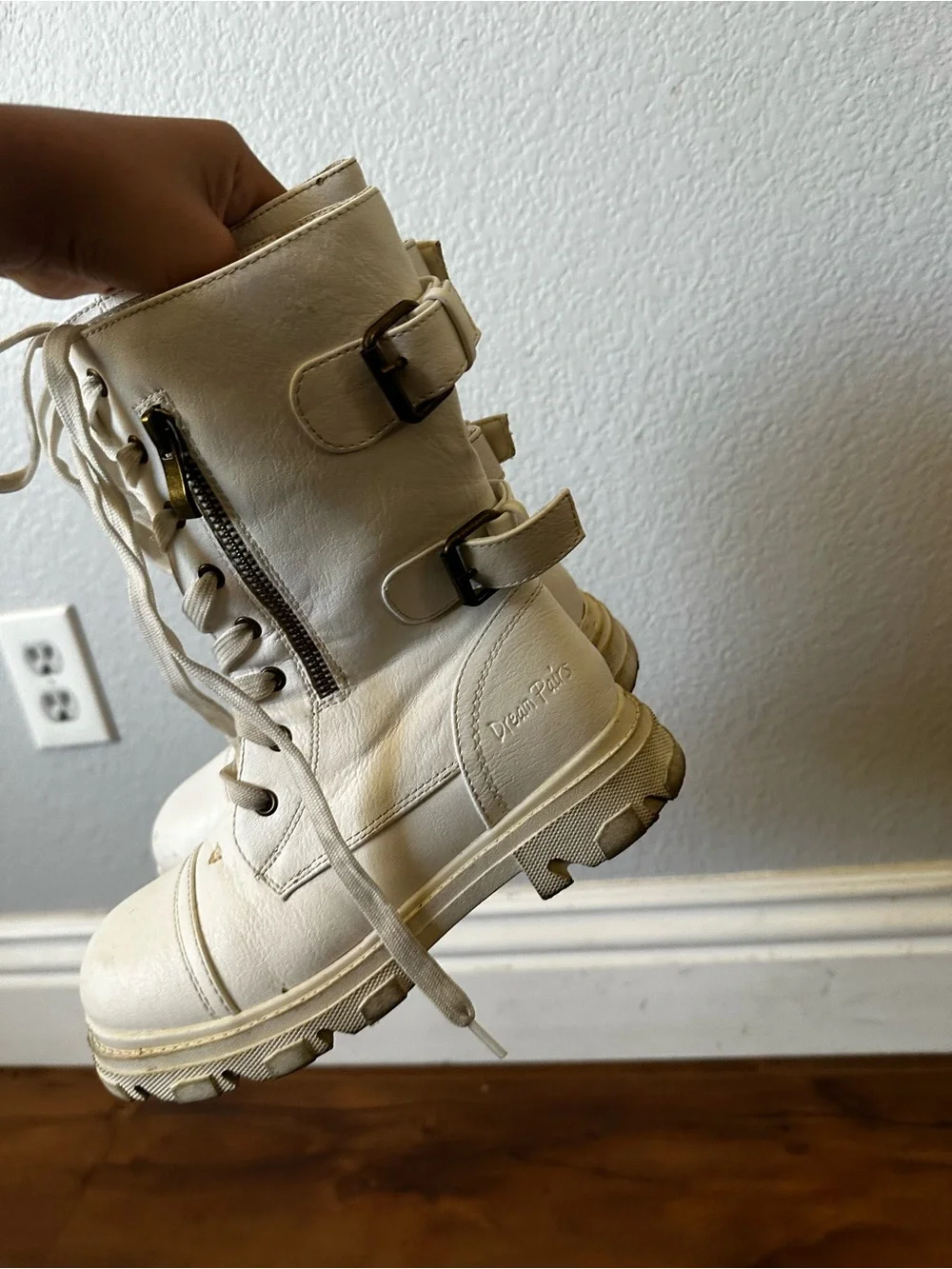 Kids size 2 White/Cream Lace-Up Combat Boots for Everyday Play